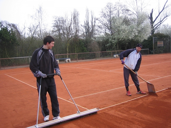 2011-04-aufbau-tennisplatz_8